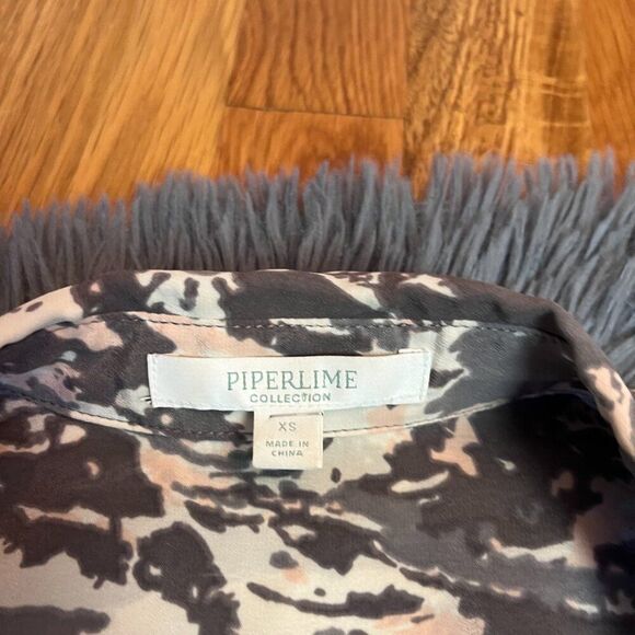 PiperLime Collection Abstract Print Silk Button Down Shirt Size XS - Picture 2 of 4